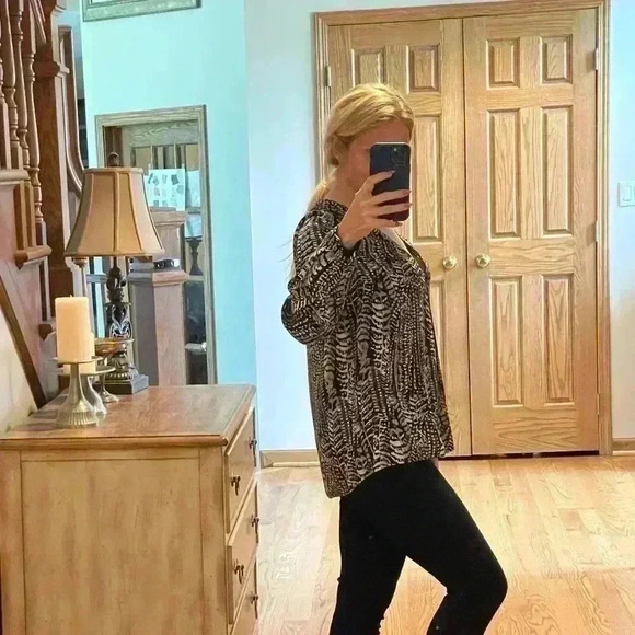 Joie Black/White 100% Silk Long Sleeve V-neck Blouse - Picture 10 of 12